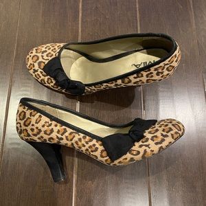 Leopard pumps